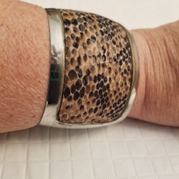 Leopard Print Cuff Bracelet Silver Tone 2 inches wide - Picture 4 of 9